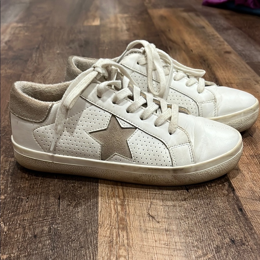 Steve Madden White and Tan Star Sneakers